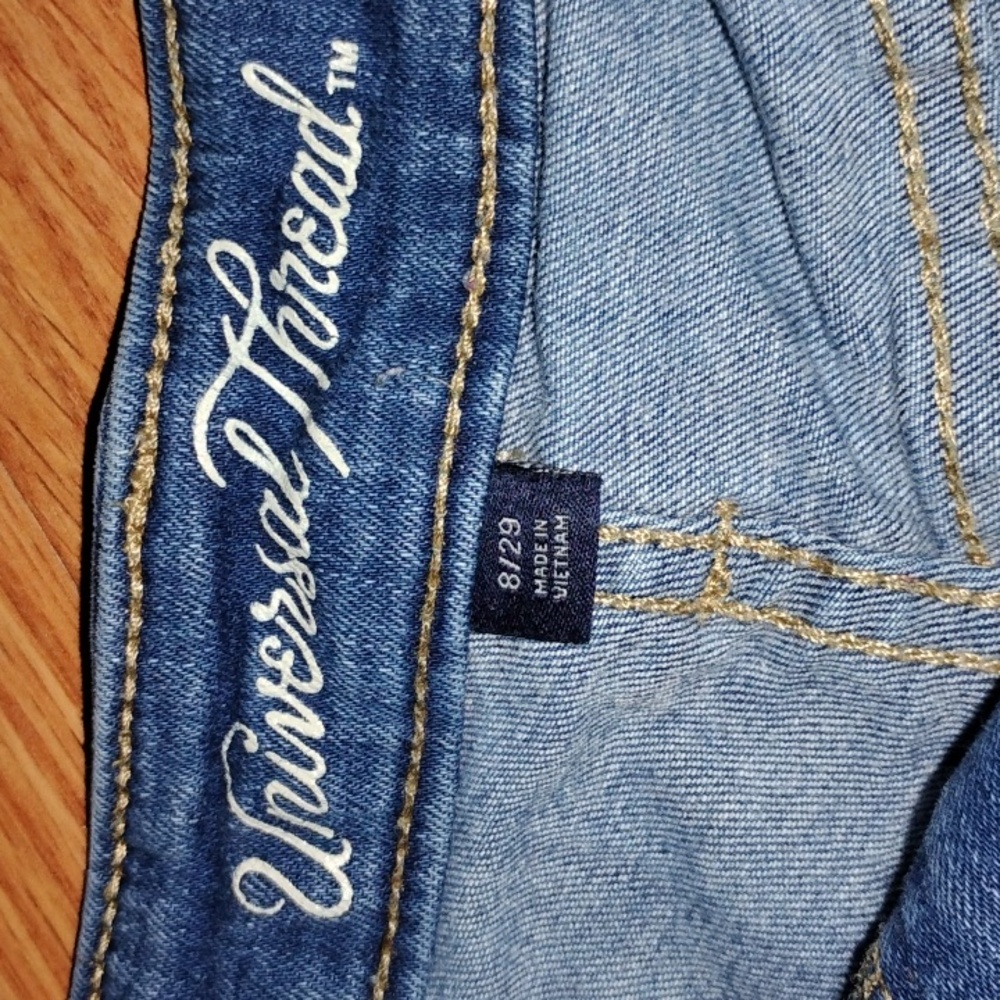 Universal Thread - Picture 3 of 4